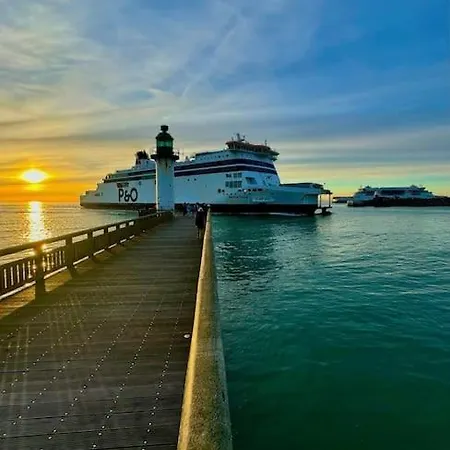 Le Chateau D'Eau - Quartier Calme - Proche Commerce - Ville - Plage - Eurotunnel - Ferry Calais Exterior photo